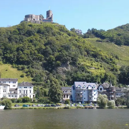 Direkt Am Moselufer * Бернкастель-Кюс