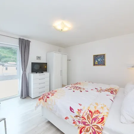 Direkt Am Moselufer Apartment *