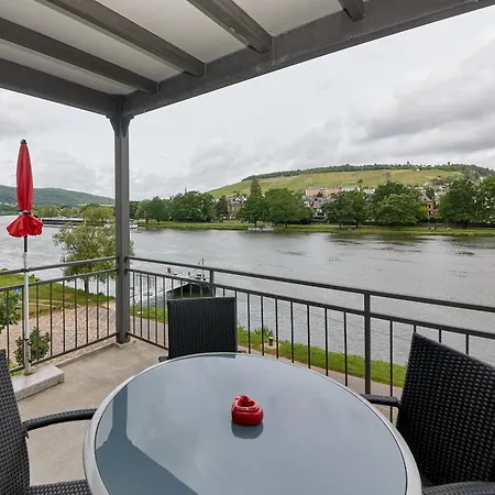 Direkt Am Moselufer Apartment *